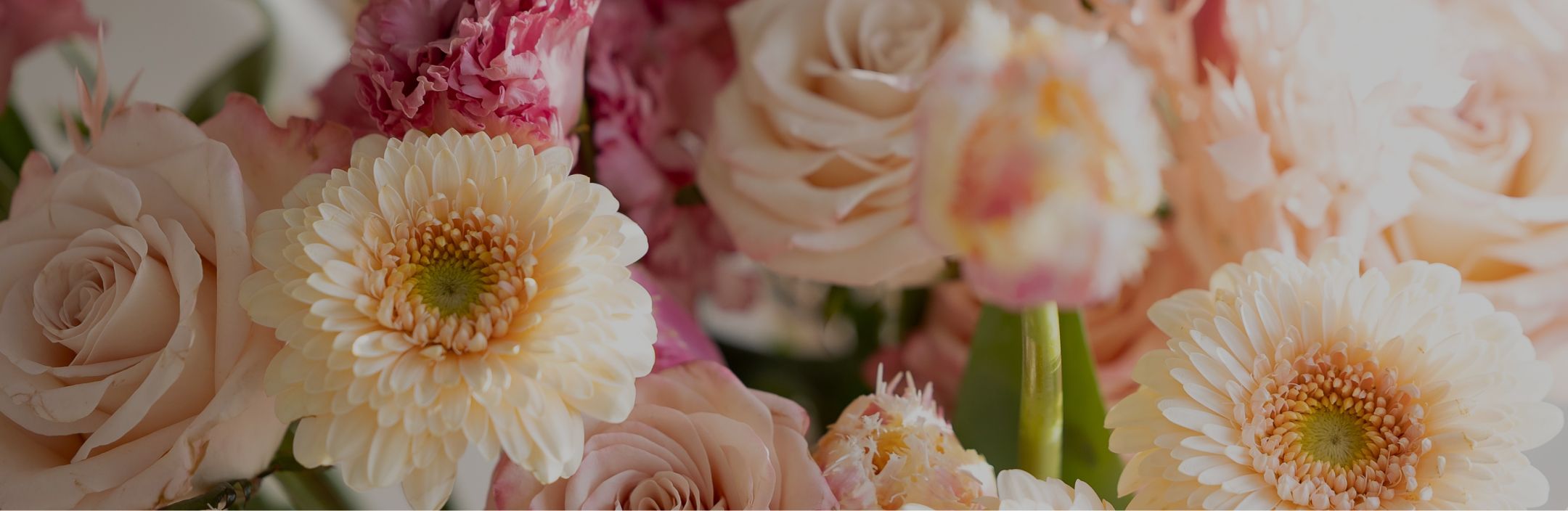 謝恩会で送られる花束のイメージ