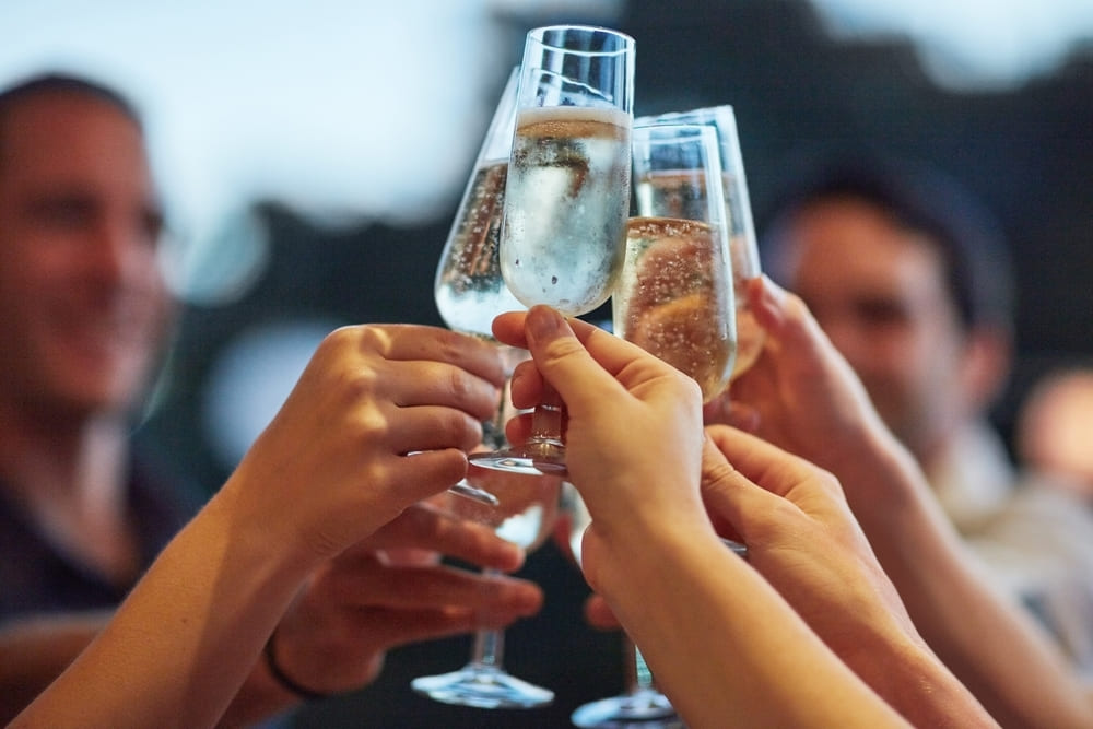 祝賀会で乾杯