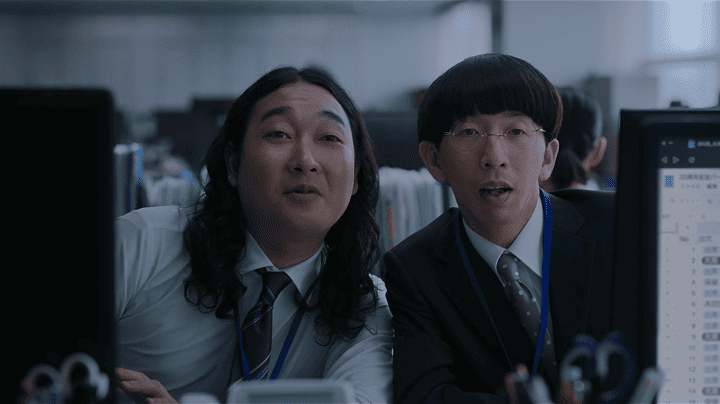 WEB招待状ヨブナラCM画像② 同僚をランチに誘う二人